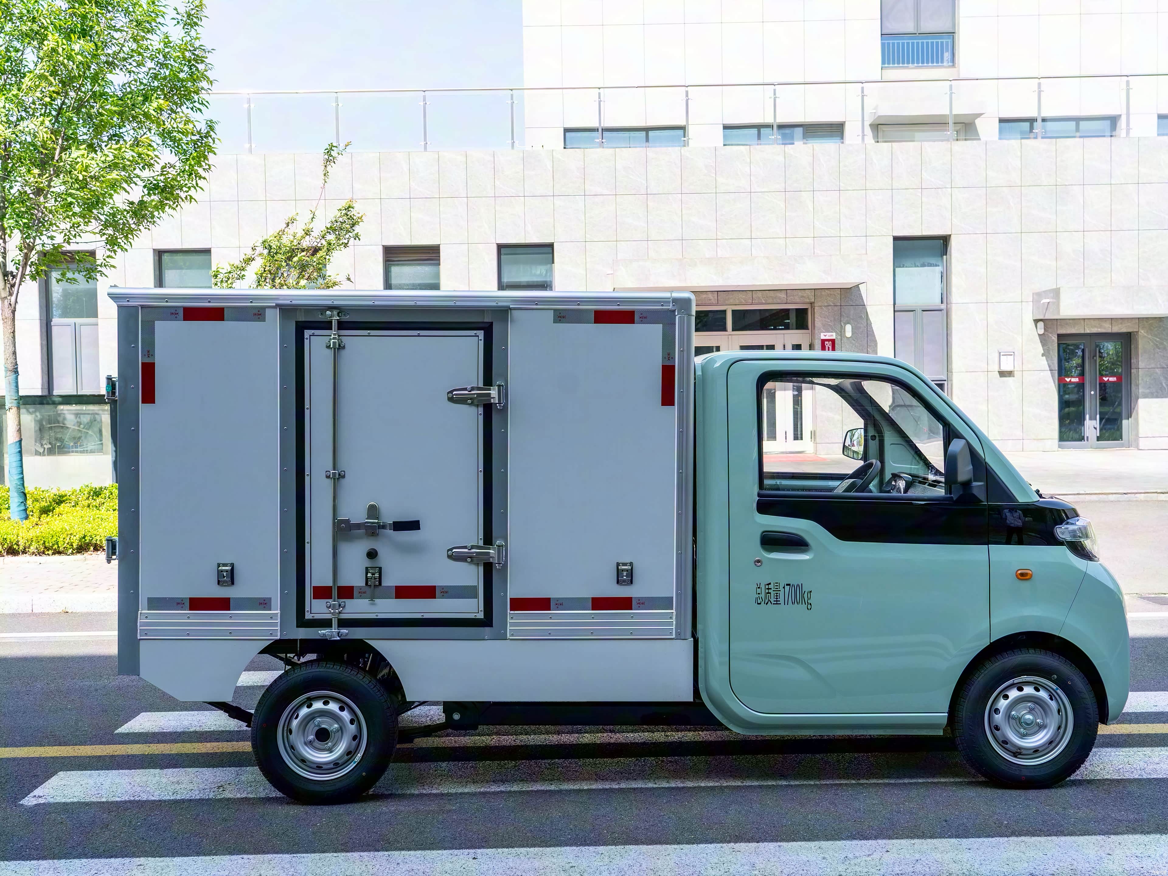 الوصول إلى صندوق الشحن Ren T10 2025 لمسافة 150 كم