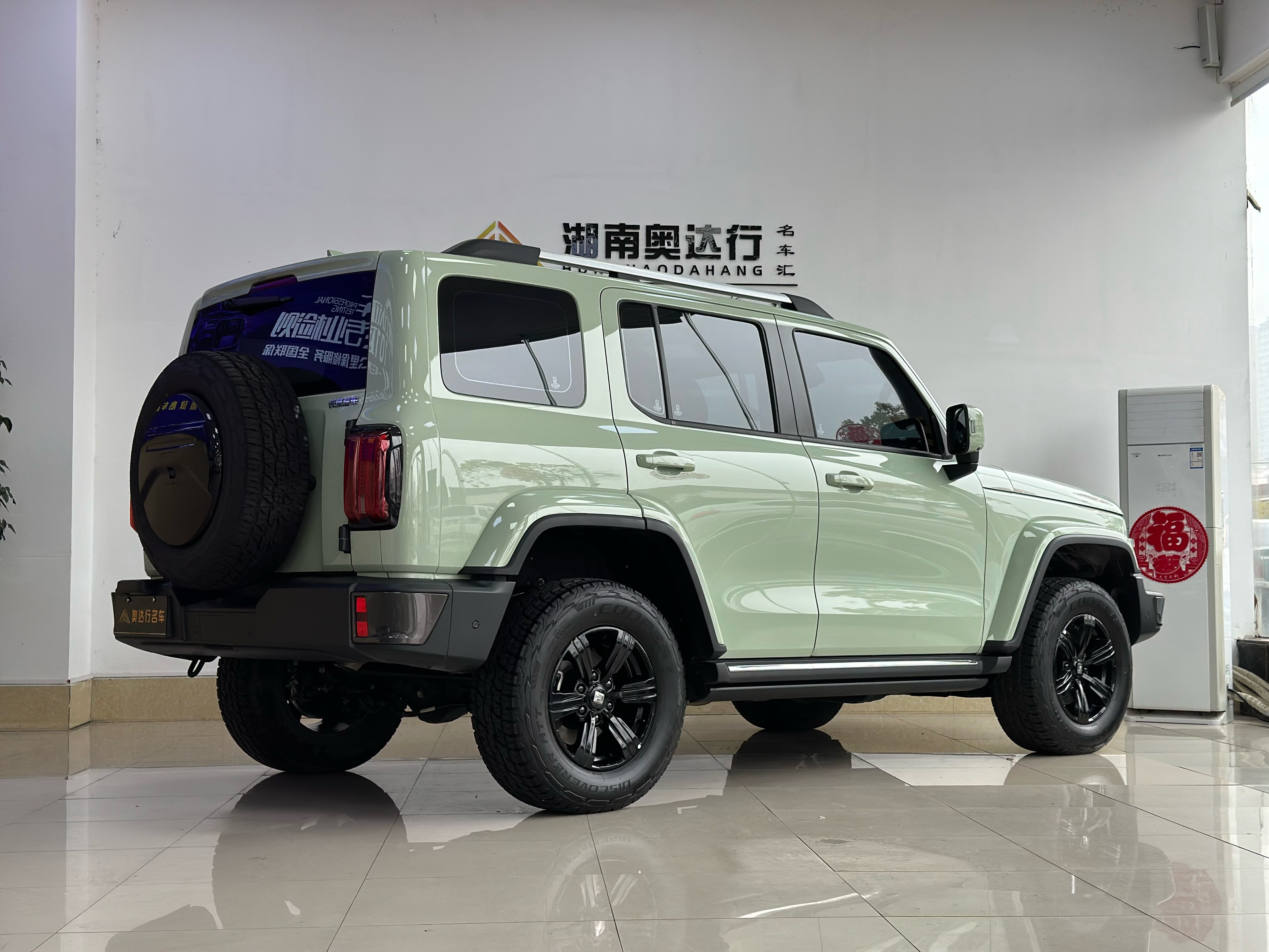 تانك 300 2022 City Edition 2.0T أنيقة للغاية