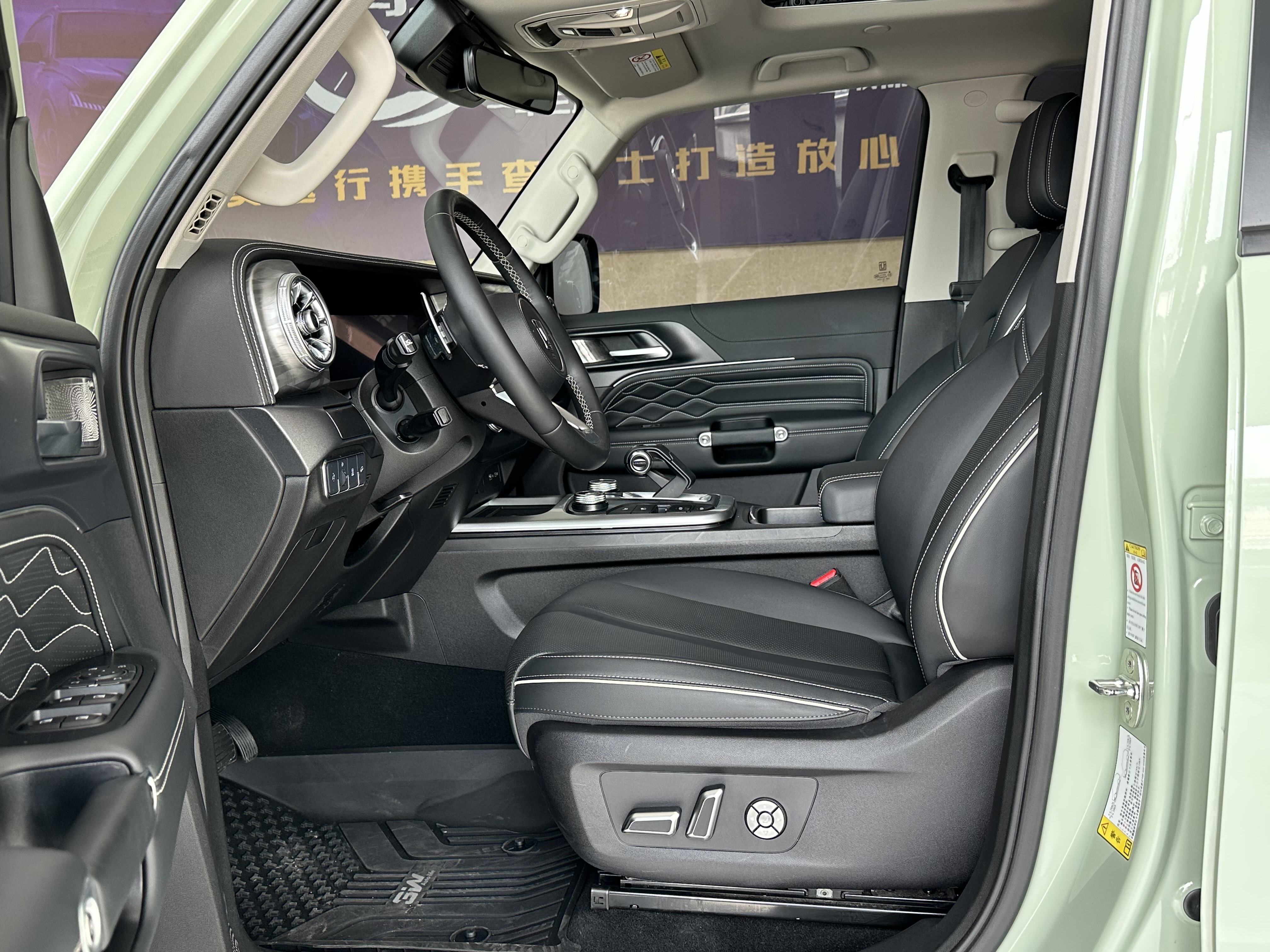 تانك 300 2022 City Edition 2.0T أنيقة للغاية