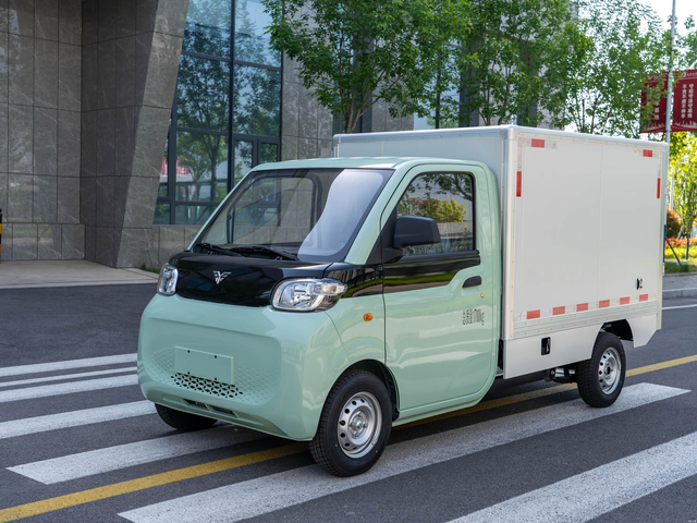 الوصول إلى صندوق الشحن Ren T10 2025 لمسافة 150 كم